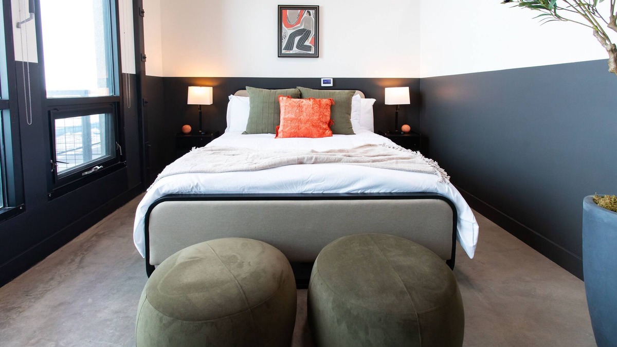 Santa Ana Apartment | Heart of DTSA 2 bed apartment with AC and 65inch Roku tv