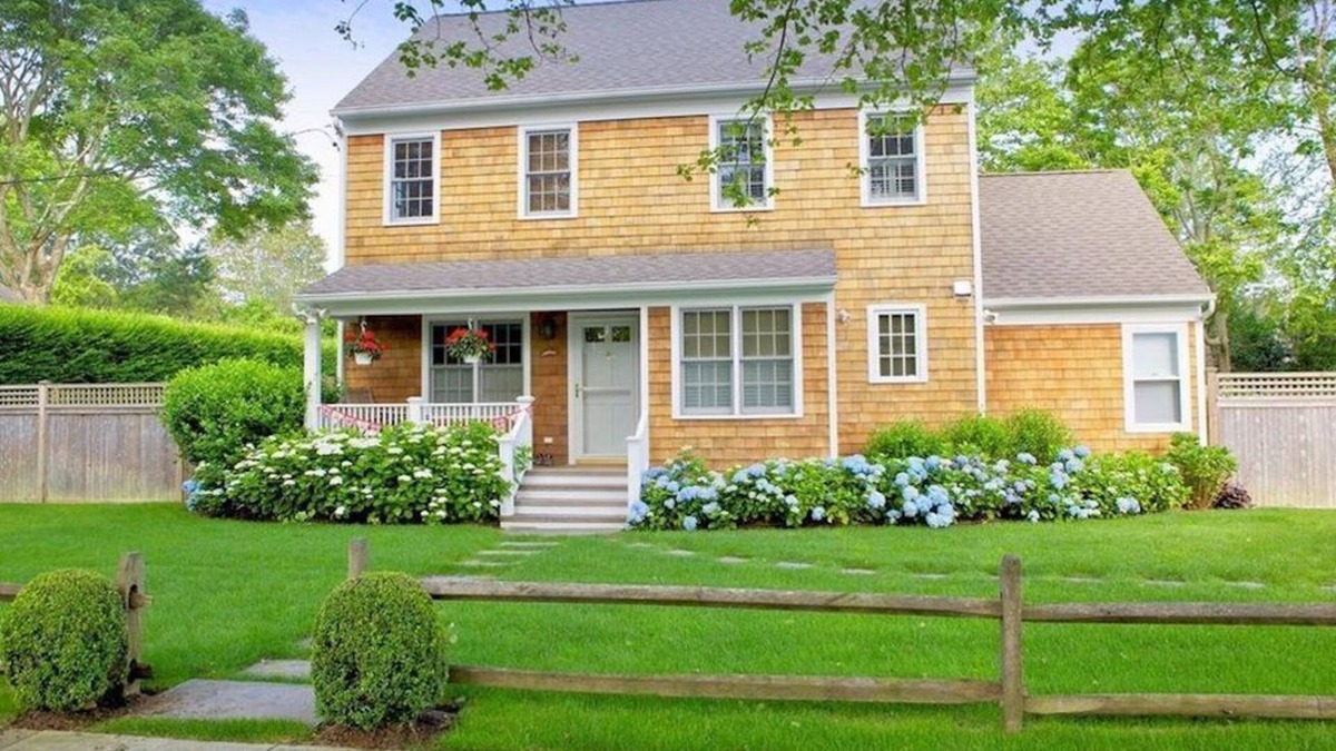 Village of East Hampton House | Heart of East Hampton Village with Outdoor Kitchen