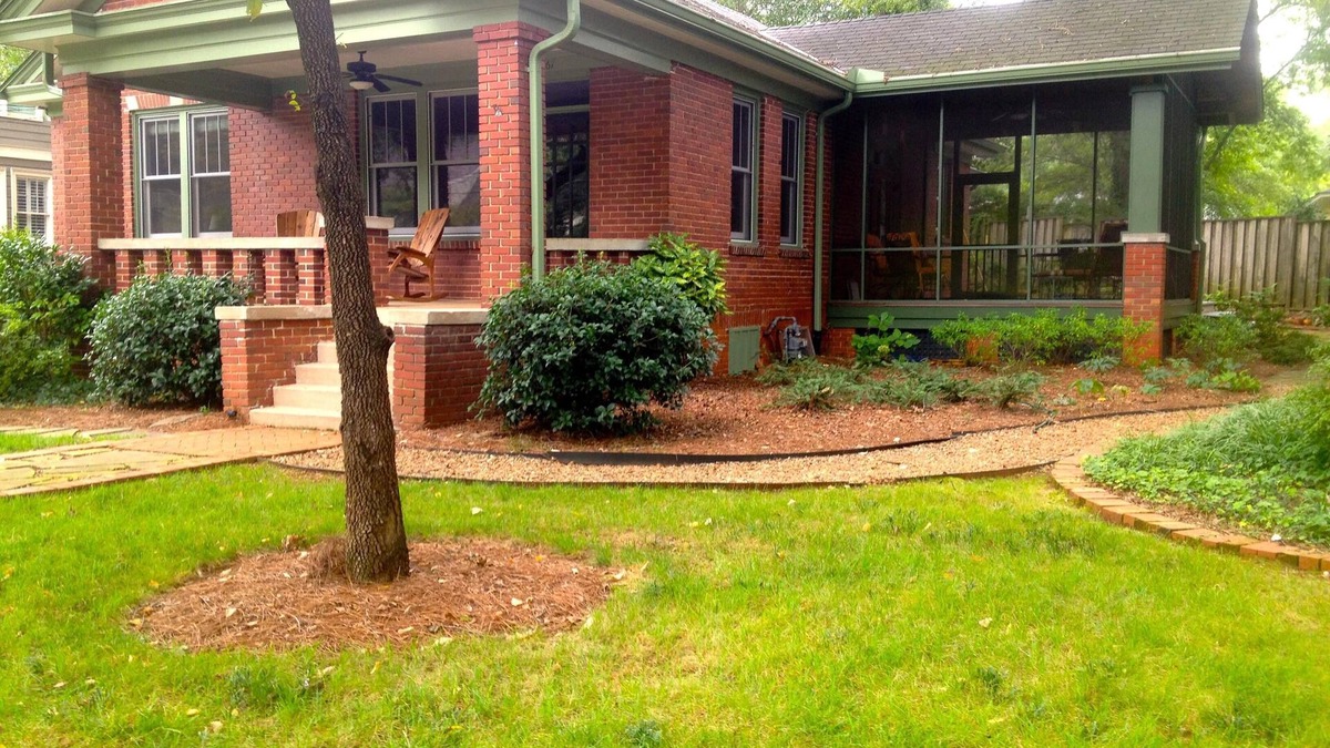 Athens House | Heart of Five Points Craftsman Cottage-Walk to UGA-Fenced Yard for Pet