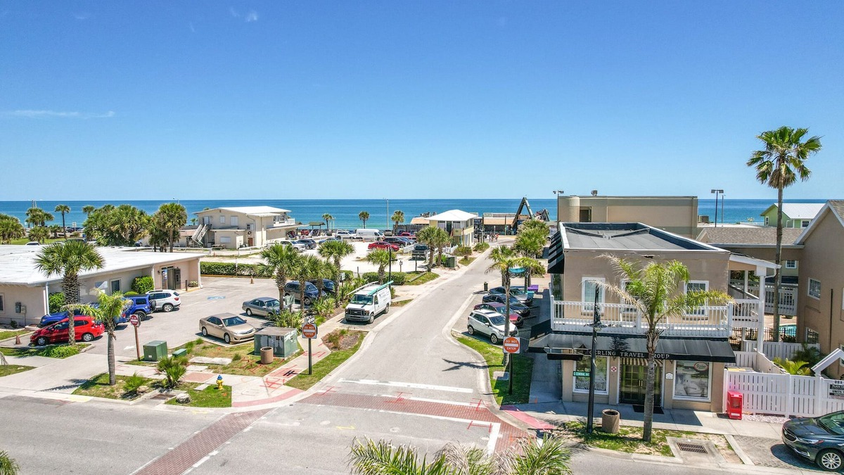 Flagler Beach Condo | Heart of Flagler Beach-1 Blk 2 Beach-Pets Permitted-Walk EVERYWHERE!