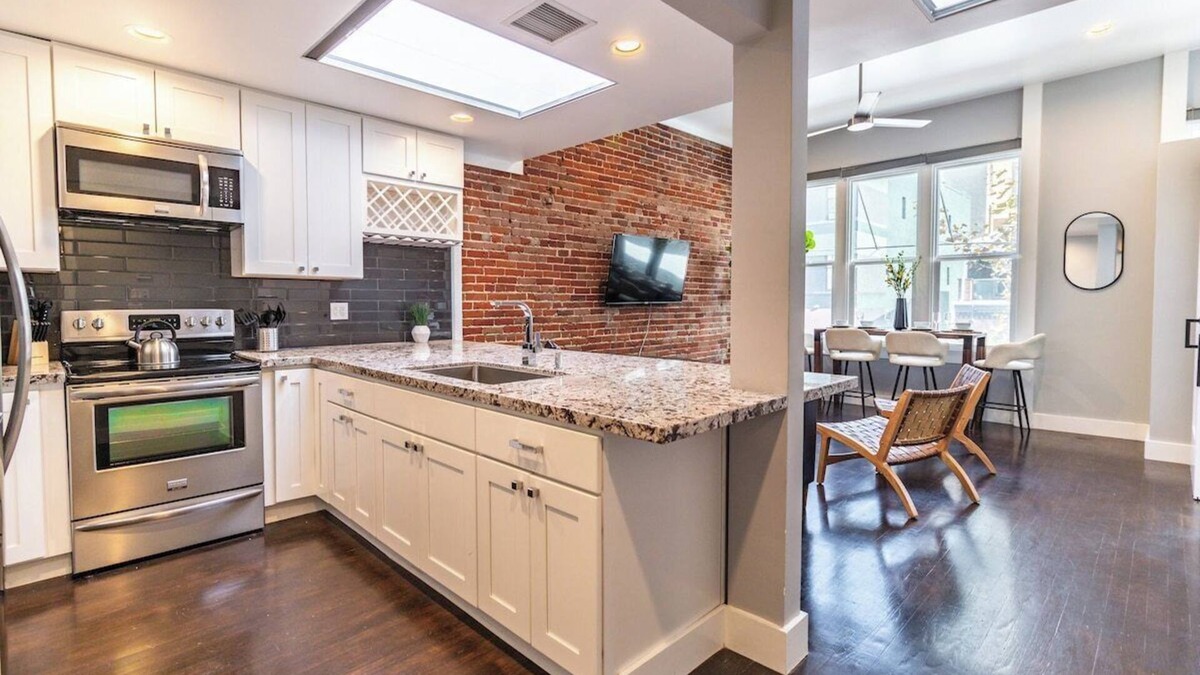 Gaslamp Quarter Apartment | Heart of Gaslamp Luxury Interior | 2BR + Sleeps 5!