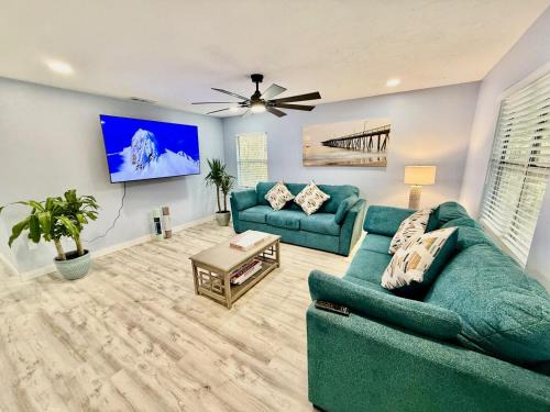 Gainesville Villa | Heart of GNV with King beds