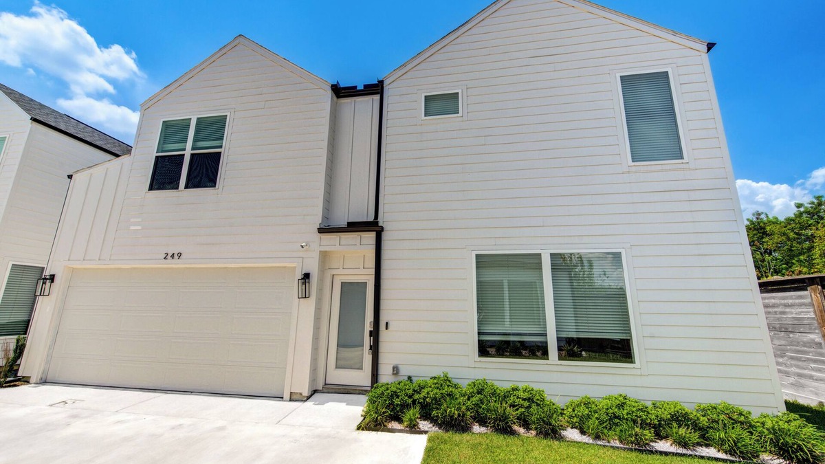 Northside House | Heart of H-Town Cozy Luxe: EV charging, 2 Car garage