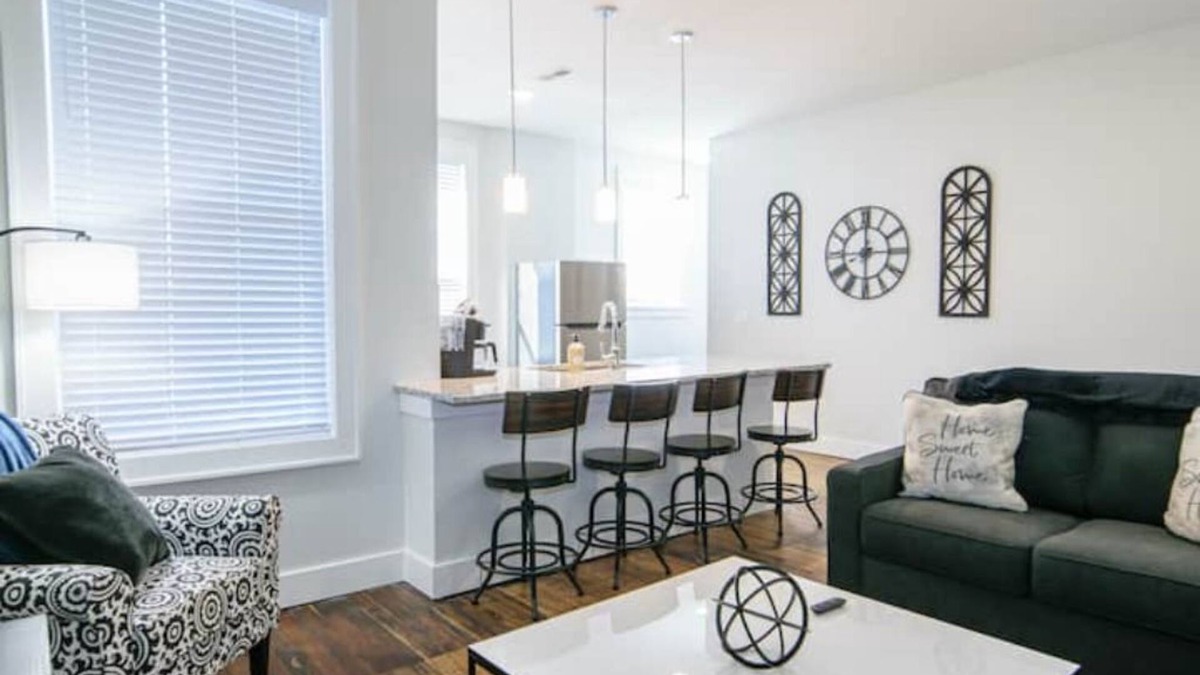 Hamilton Apartment | Heart of Hamilton#5-Hamilton, Spooky Nook, Miami U