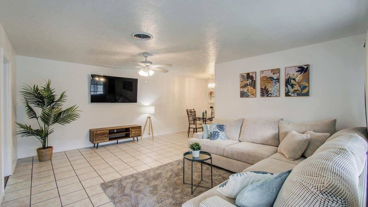 Houston Apartment | Heart of Houston - 3-BD Apartment (30+ Nights)