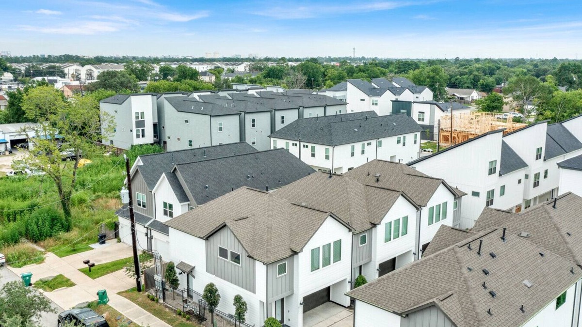 OST - South Union House | Heart of Houston Retreat Family Townhome by Museums & Parks