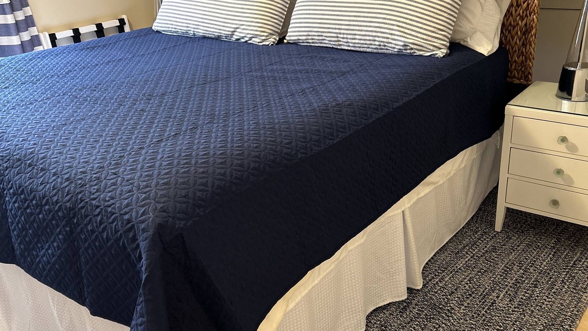 Jamestown House | Heart of Jamestown, In town location, 3rd floor suite, B&B style with King Bed
