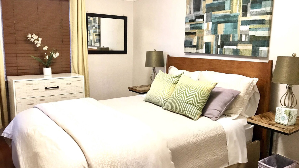 Pico-Union Apartment | Heart of LA - Korea Town bungalow
