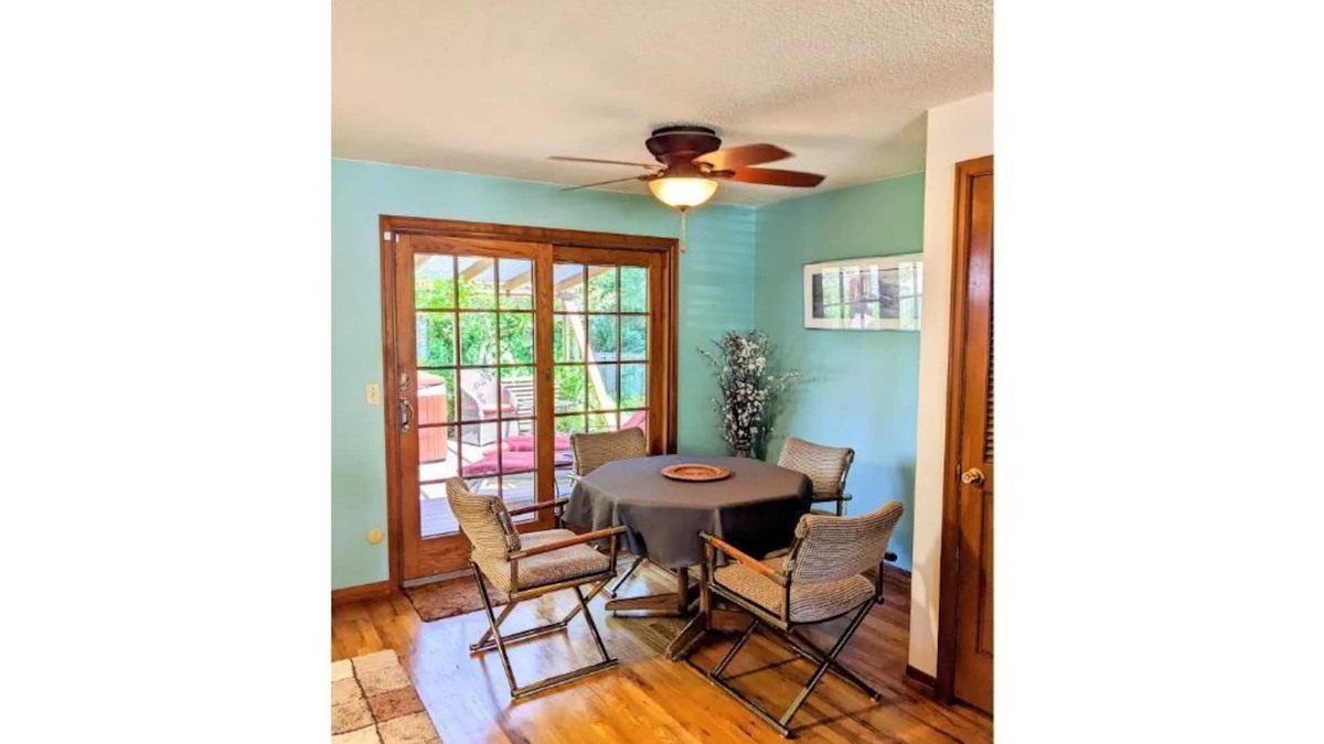 Riviera House | Heart of Milwaukie- Plush Comfort & Great location