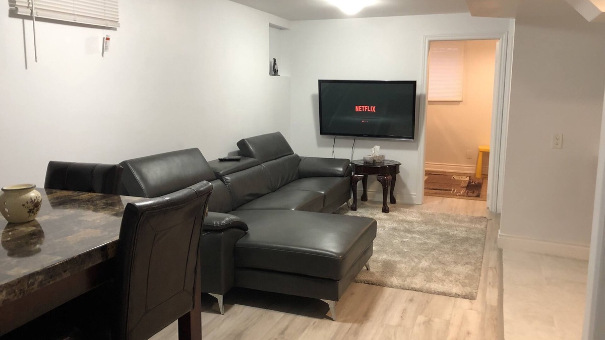 East Credit Apartment | Heart of Mississauga