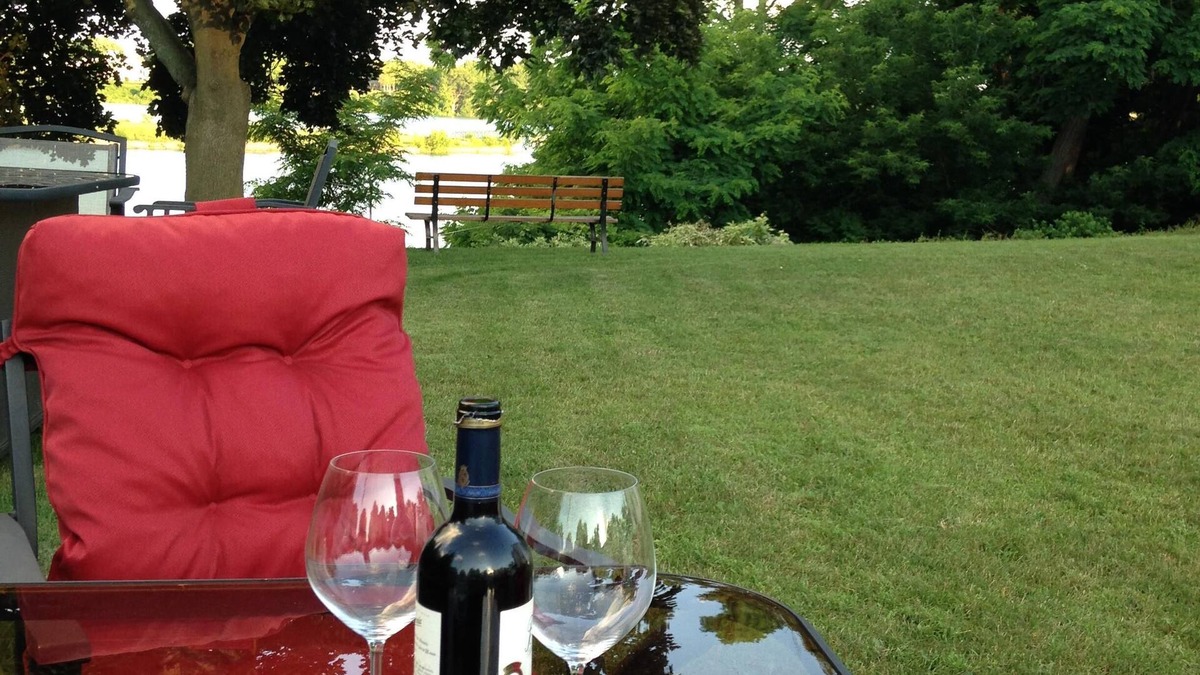 Port Dalhousie Apartment | Heart of Niagara’s Wine country in the famous town of Port Dalhousie