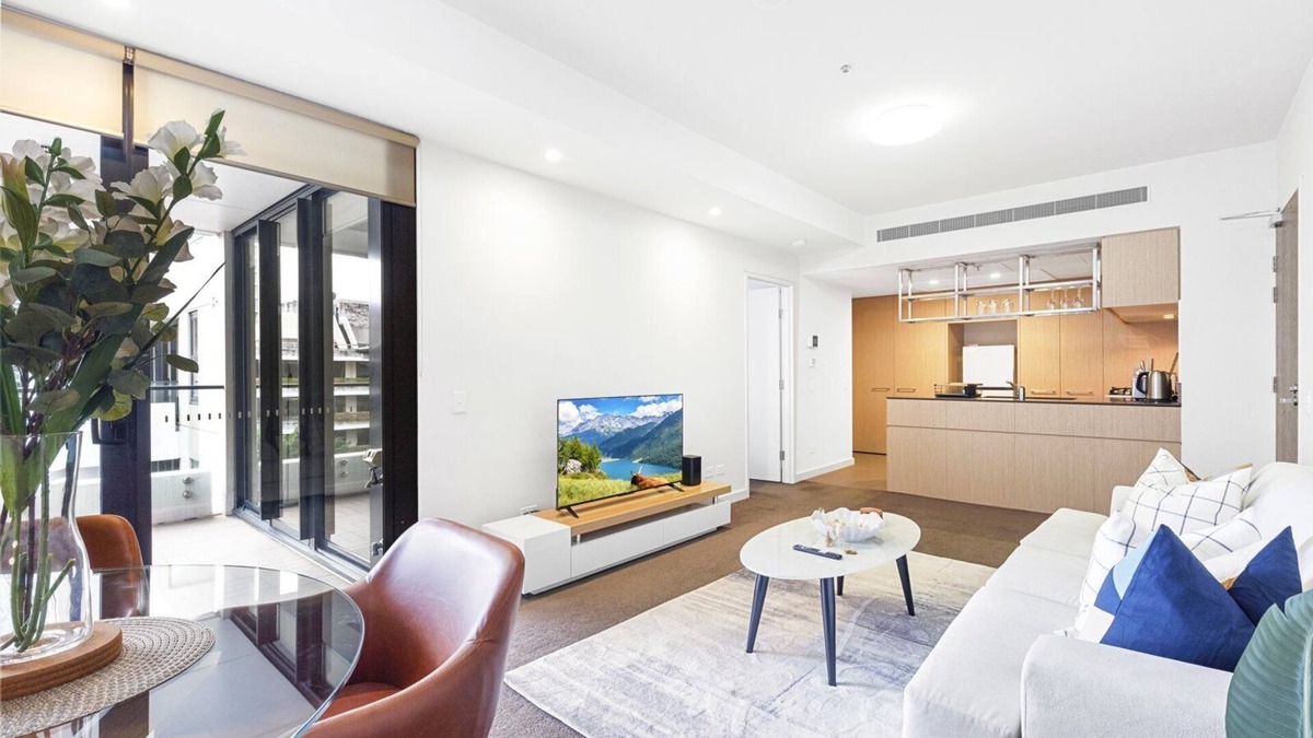 North Sydney Apartment | Heart of North Sydney CBD near station