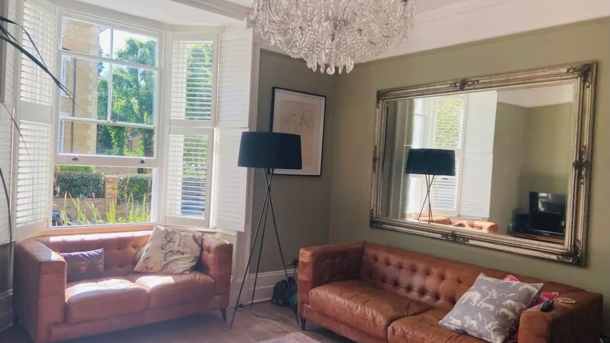 South Richmond Apartment | Heart of Richmond. Free parking 5min to River and station