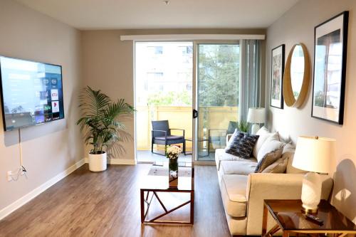 Wilshire Montana Apartment | Heart of Santa Monica 2 Bedroom 2 Bath