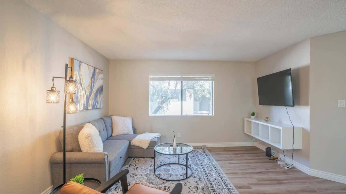 Cox Heights Apartment | Heart of Scottsdale | Pool, Gym, Balcony, Parking