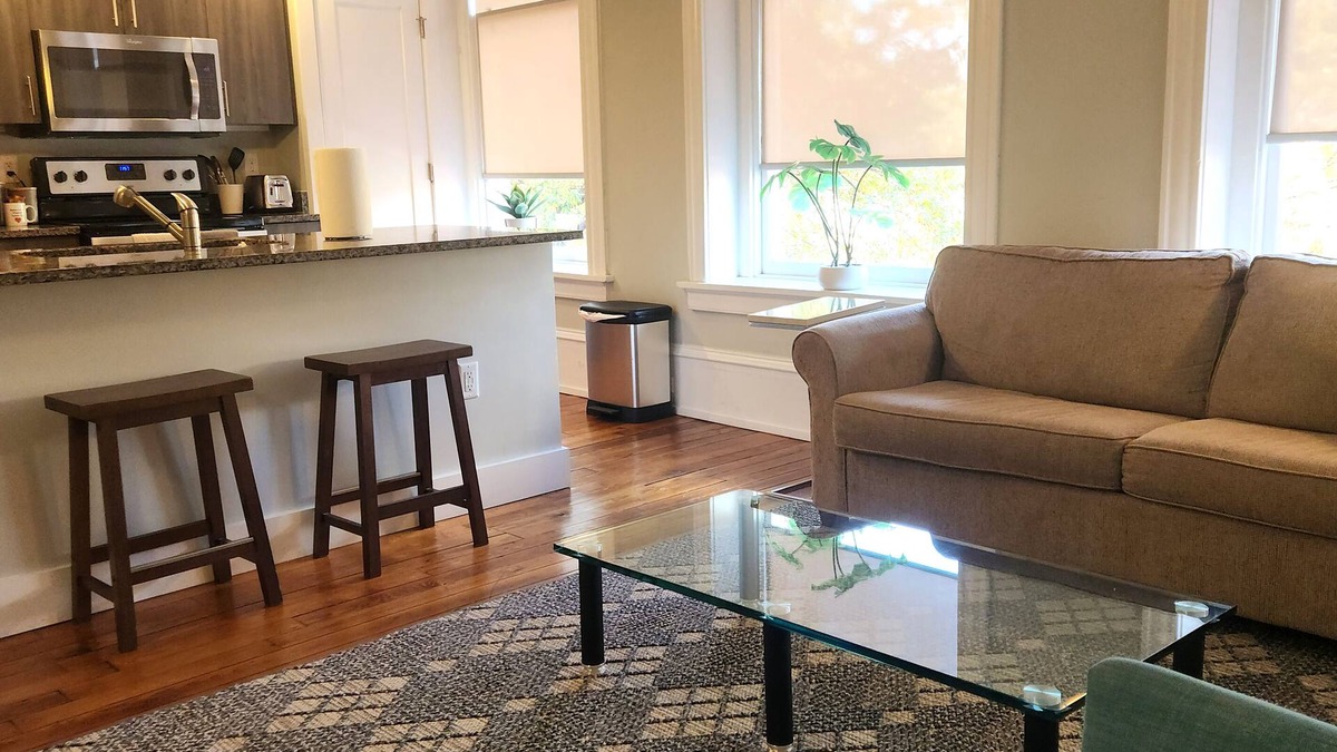 Monroe Ward House | Heart of the Arts District King Bed Suite - West Broad near VCU/MCV New Condo