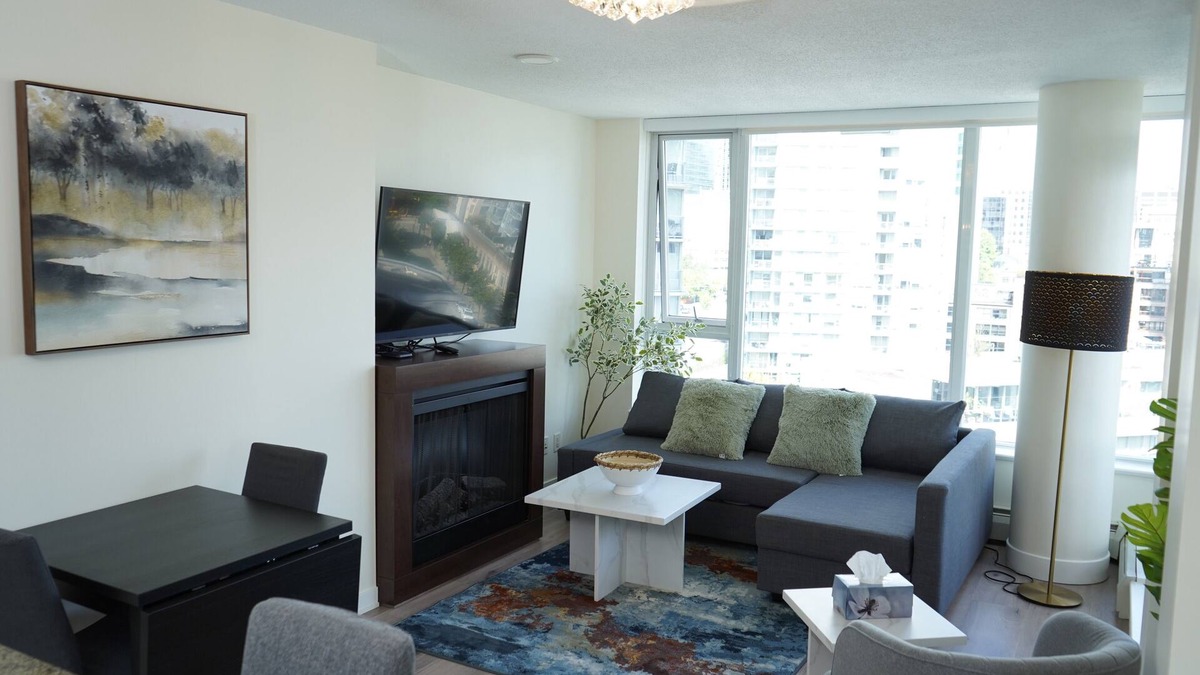 Crosstown Apartment | Heart of the City/Free Parking | Pool | HotTub