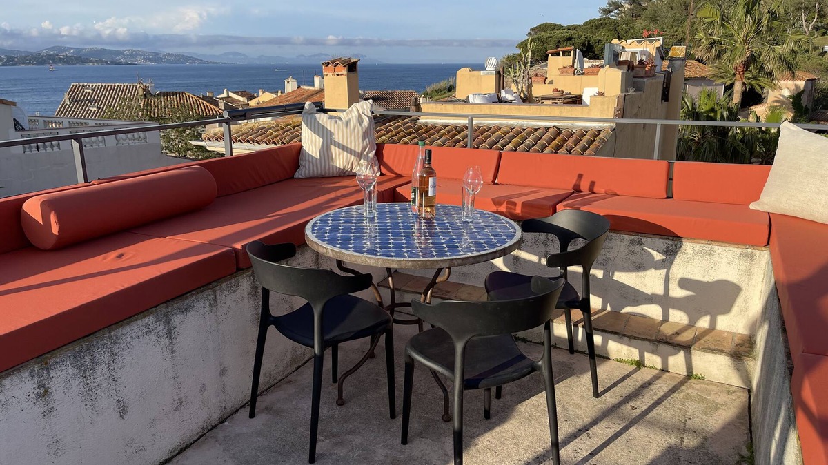 Old Town Apartment | Heart of the City – 1.600 sq ft Apartment with 2 Terraces & View