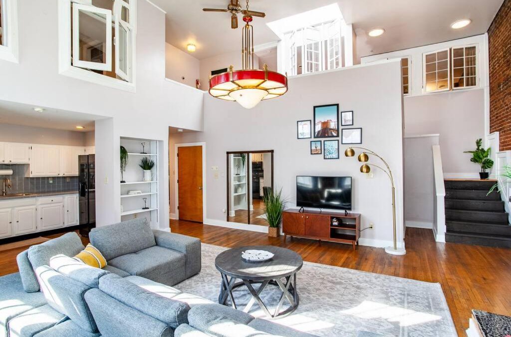 Old City Apartment | Heart of the Old City- Minutes from Market Square