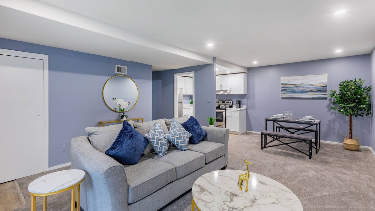 Towson Apartment | Heart of Towson *Parking*Gym*Pool*Gym*Smart TV