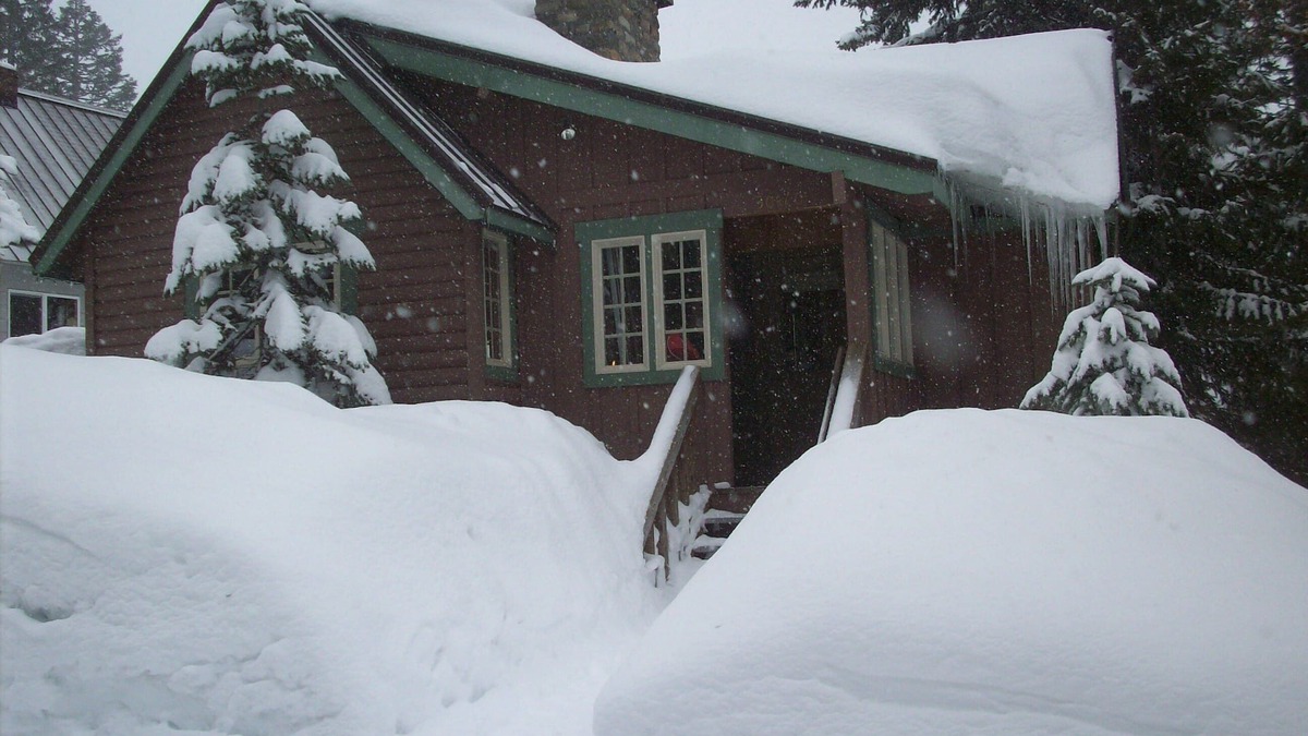Government Camp Cabin | Heart of village! Knotty pine cabin. Perfect for 2 people!