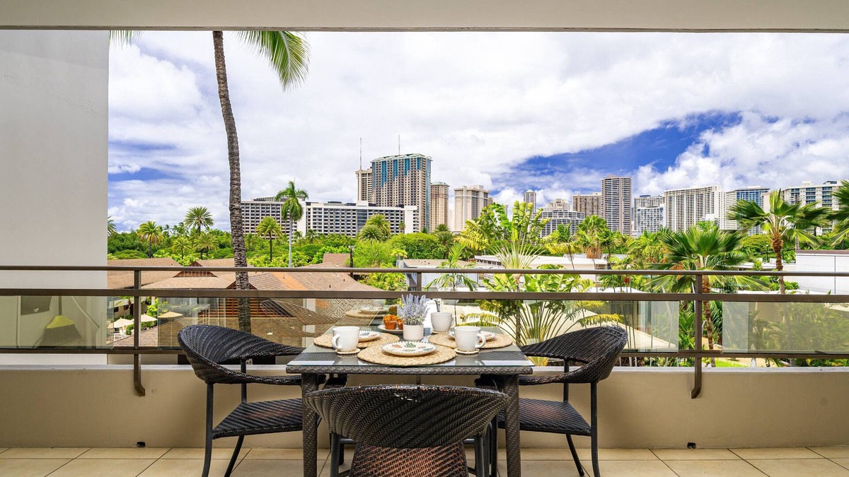 Waikiki Condo | Heart of Waikiki, 2 blocks to beach, kitchenette, lanai, free parking nearby!