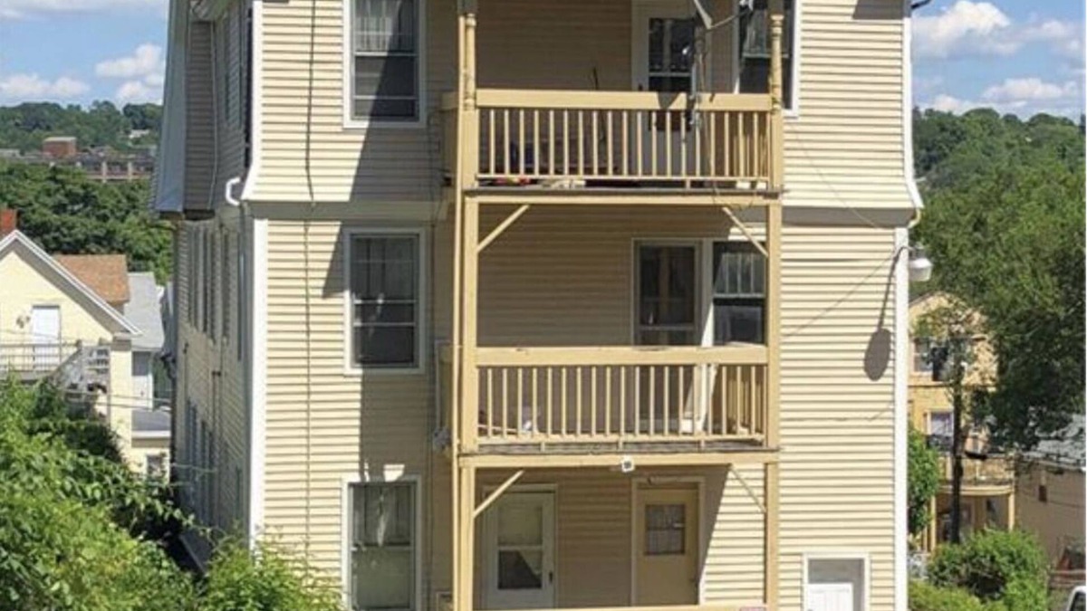 Waterbury Apartment | Heart of Waterbury. Spacious. New. Office. Parking.