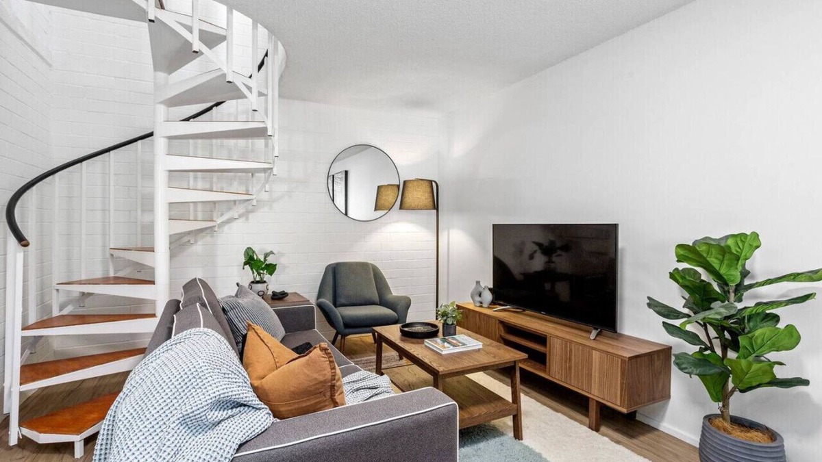 Wembley House | Heart of Wembley! 2 BR, 6km to Floreat Beach!