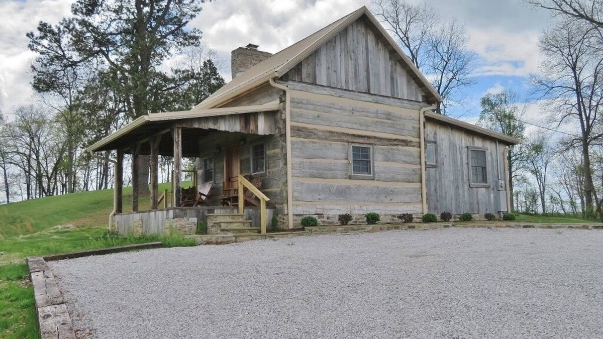 Clendenin Cabin | Heart Pine Cabin: Quaint and intimate cabin with a gorgeous view