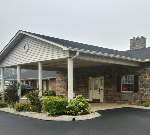 Lafayette Hotel | Hearthstone Inn