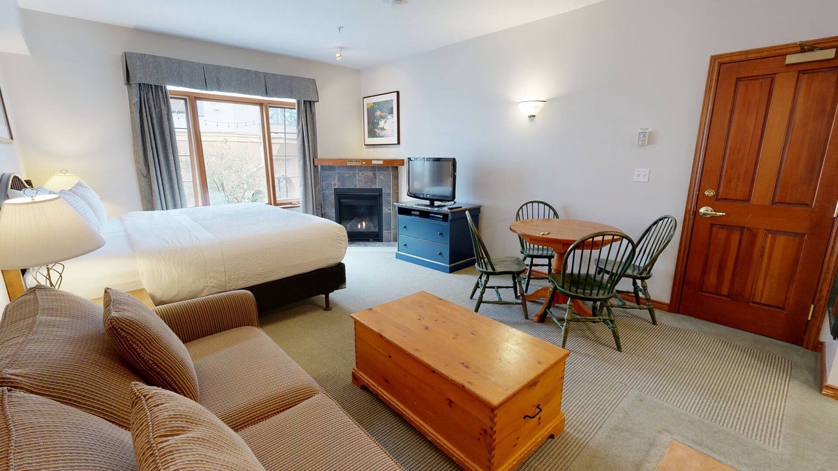 Sun Peaks Hotel | Hearthstone Lodge #216