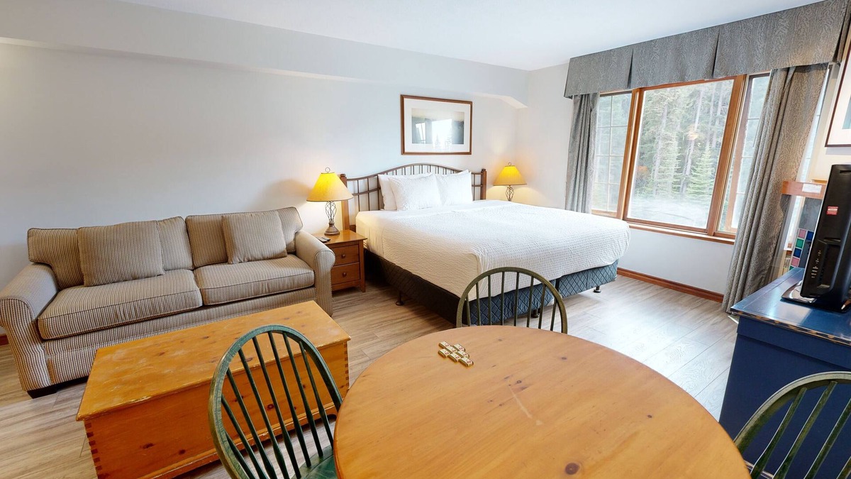 Sun Peaks Hotel | Hearthstone Lodge #305