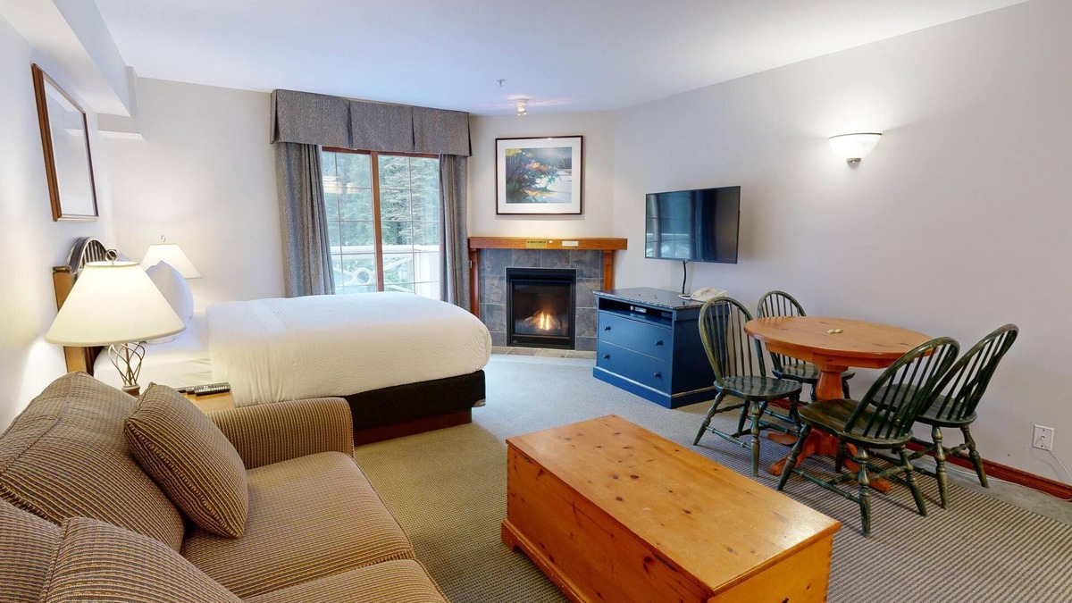Sun Peaks Hotel | Hearthstone Lodge #325