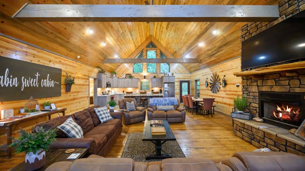 Broken Bow Cabin | Heartland Retreat-Tree-lined/Hot Tub/Game Room