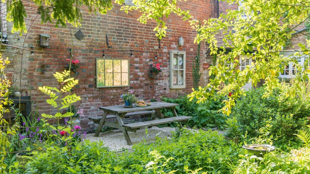 Biddenden Cottage | Hearts of Oak - a holiday let that sleeps 6 guests in 3 bedrooms