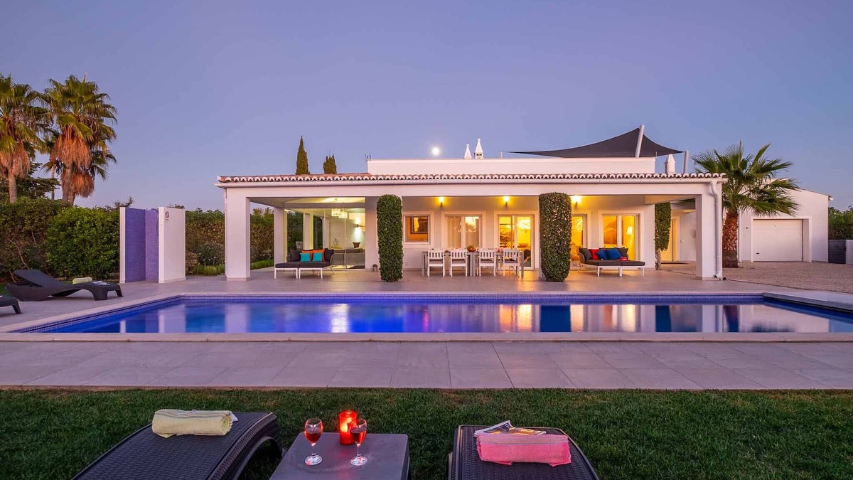 Vale de Centianes Villa | Heatable pool & BBQ 850m from beach, Carvoeiro