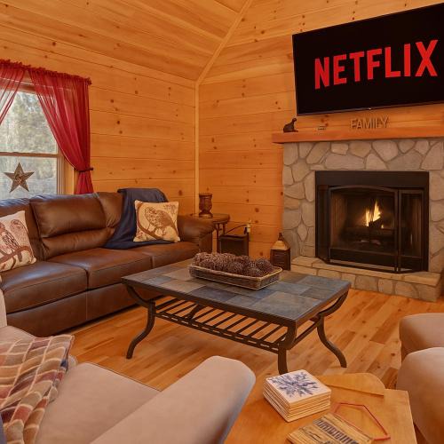 Eagle Mountain House | Heated In Door Pool Hot Tub 6 Seater Fire Pit Wineries Pickleball Gym