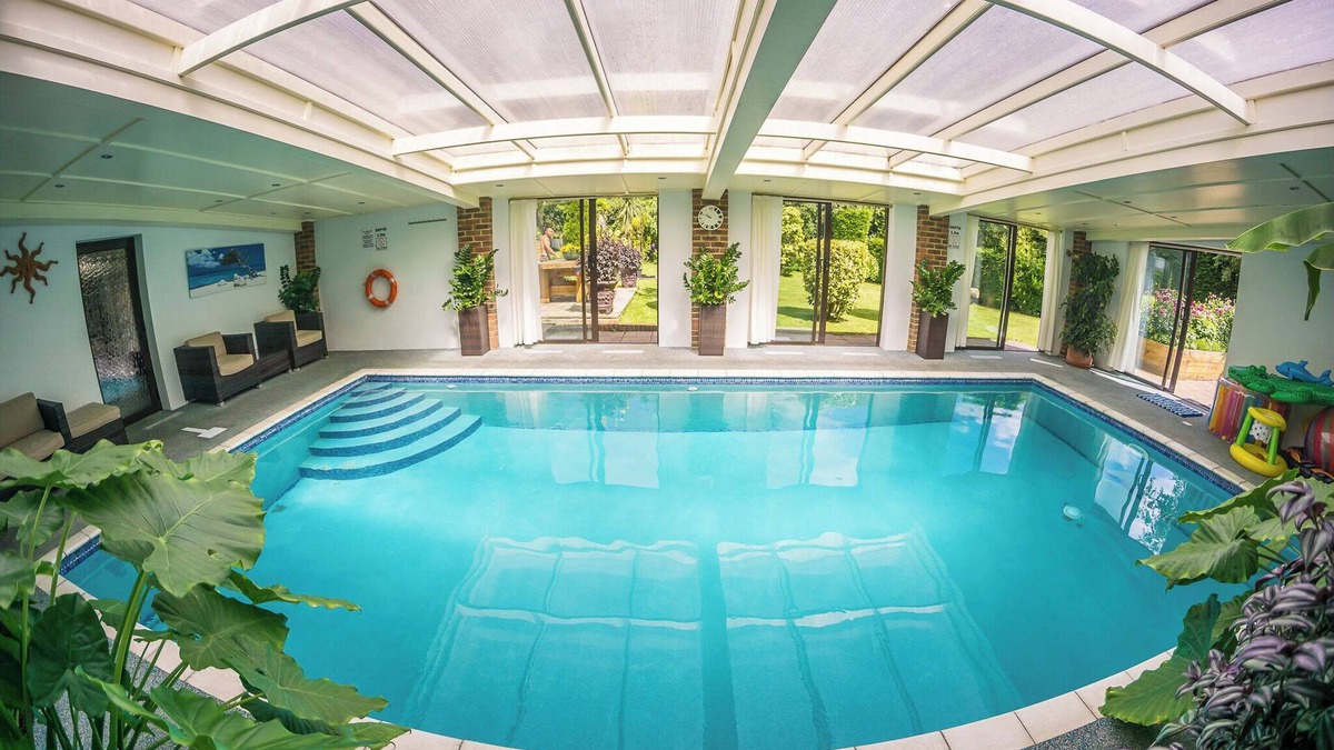 Hastings Cottage | Heated indoor pool & spa, countryside holiday cottage near the beach & park