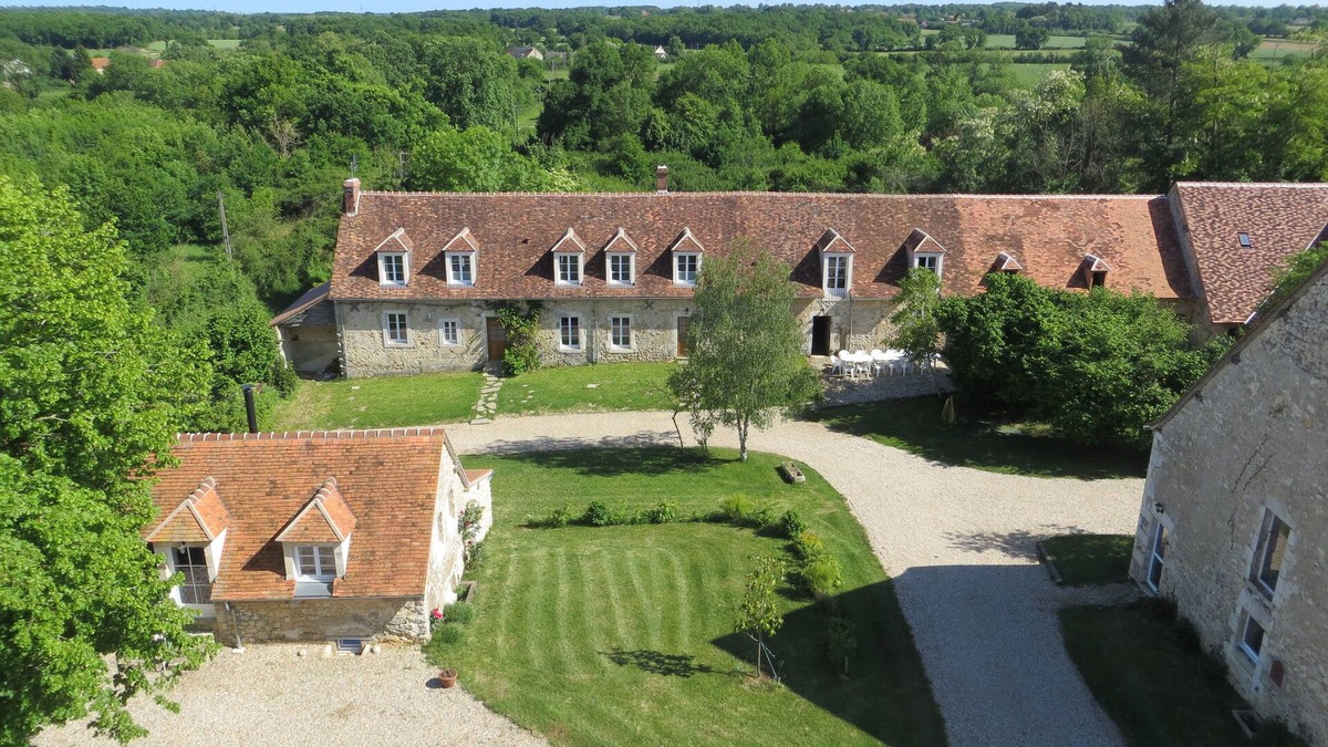 Bouesse Cottage | Heated pool, billiards, table tennis, table football, mountain biking, Badminton in the indoor room