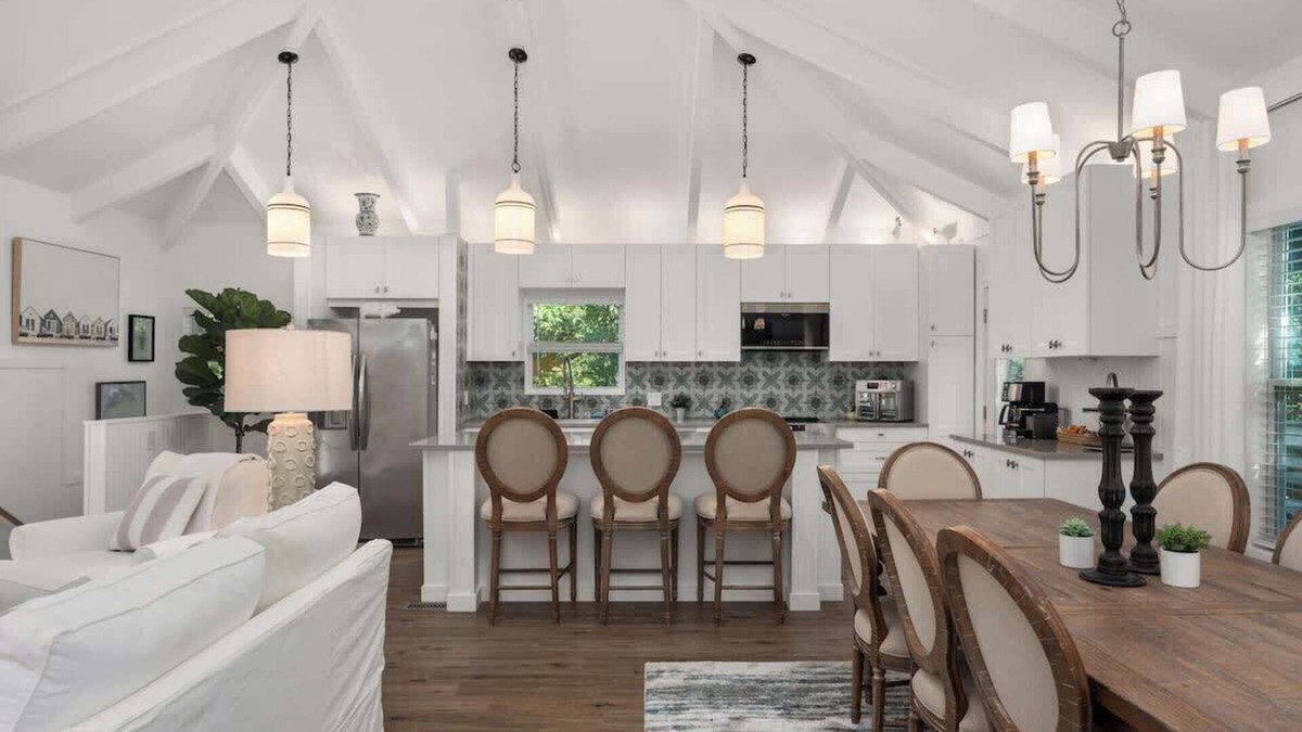 Southern Shores House | Heated Pool, Dog Friendly, Hot Tub, Walk to Beach