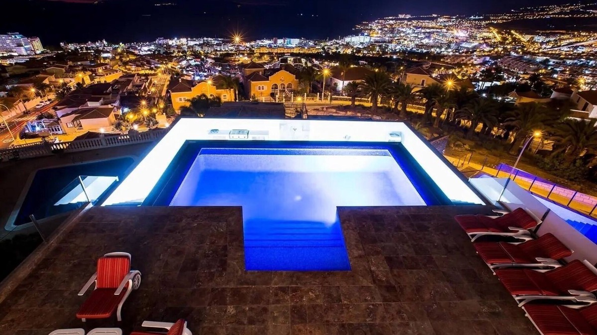 San Eugenio Villa | Heated Pool, Elevator, Gym, Sauna, Jacuzzi, Air Con - ALL included in the price