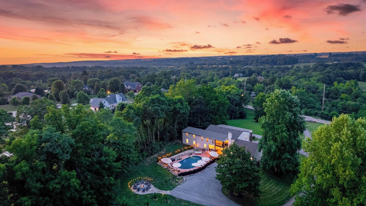 Buckner House | Heated pool | hot tub | games | firepit | pets