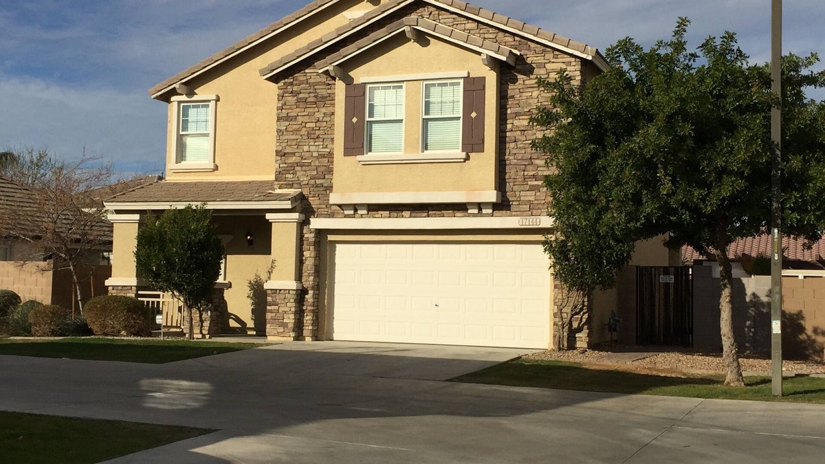 Surprise Farms House | HEATED POOL INCLUDED! Walk to Shopping & parks, BEAUTIFUL HOME.