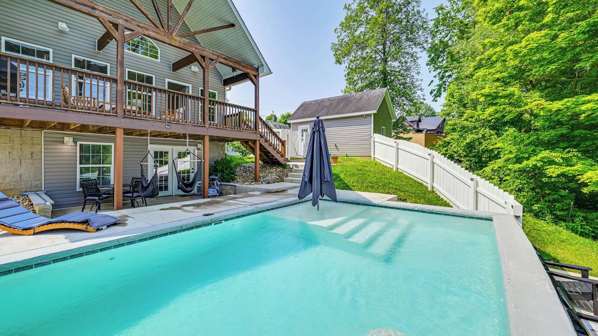 Mount Vernon House | Heated Pool, Lake Views & Dock: Mt Vernon Getaway!
