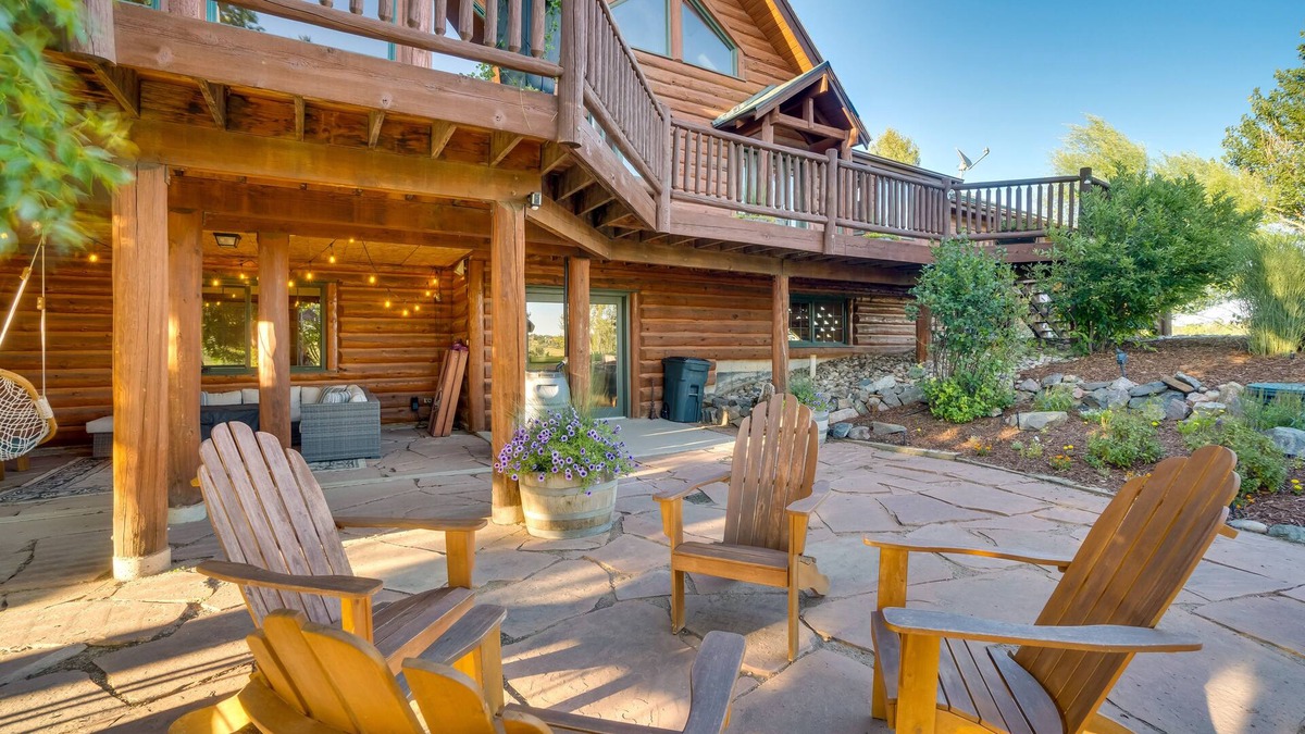Parker House | Heated Pool + Mtn Views: Log Cabin in Parker!