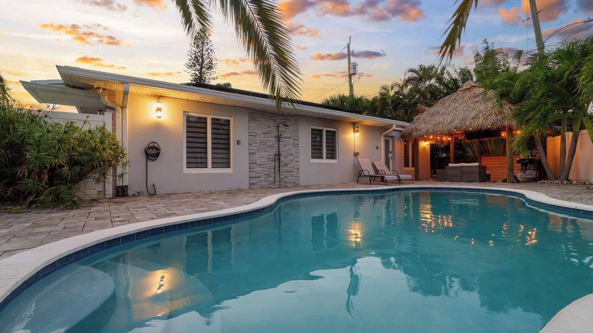 Coral Ridge Apartment | Heated Pool + Outdoor Patio + 3MI to Beach!