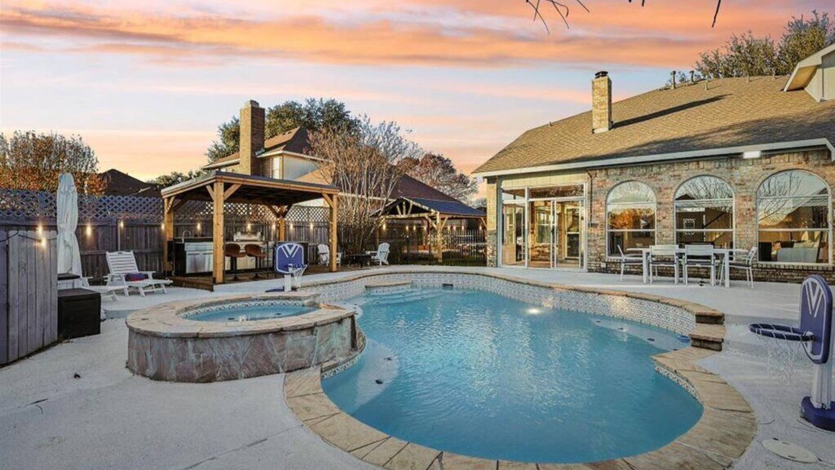 DeSoto House | ❤ Heated pool, Private Gym, Gaming room & Pizza oven-Your perfect Vacation ❤