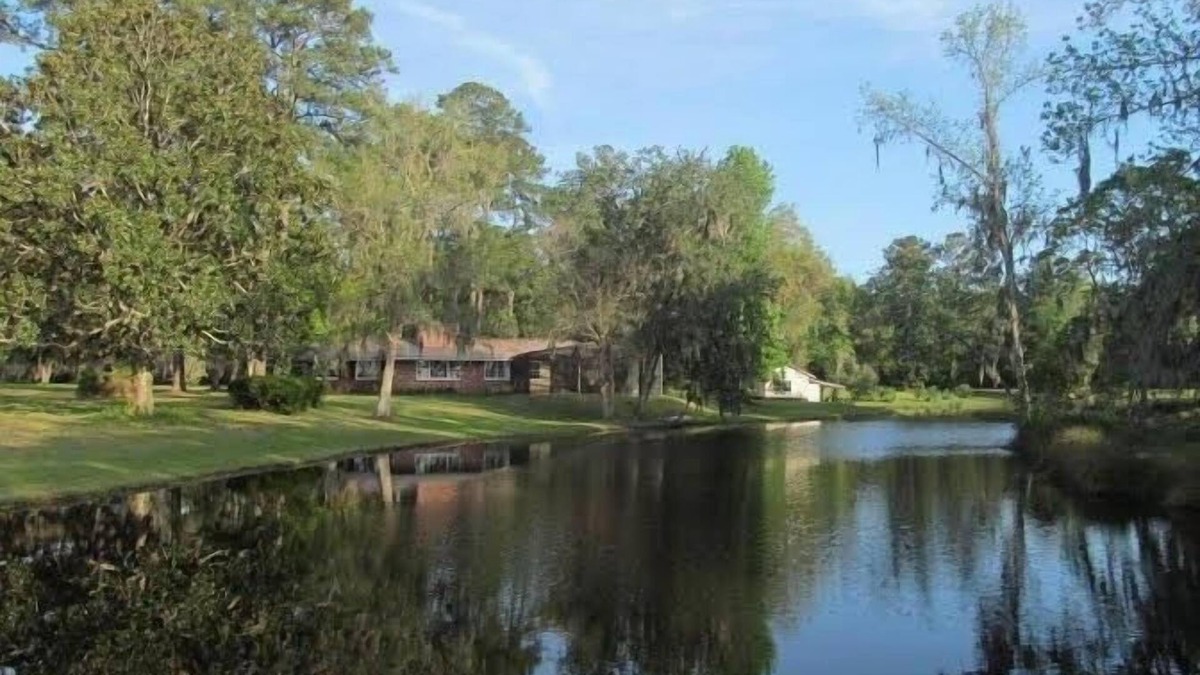 Camden House | Heated Pool, Private Tennis/Pickleball Court, Private Dock on Satilla River