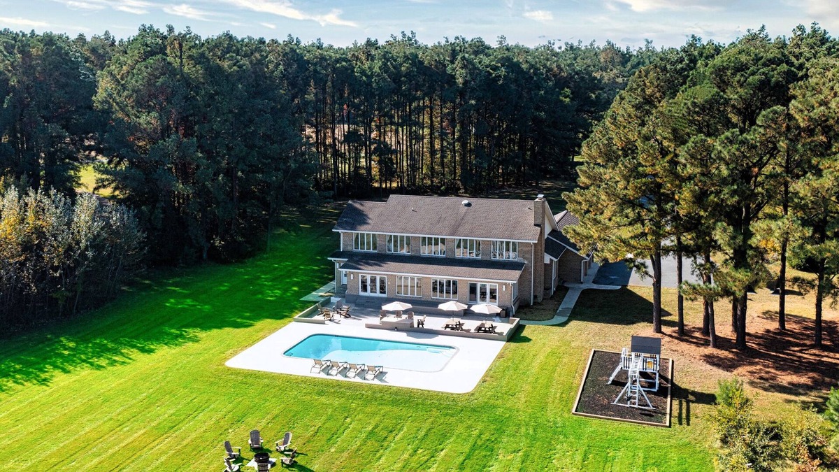 Sherwood House | Heated pool, sandy beach, pier, and playground set punch point apart!