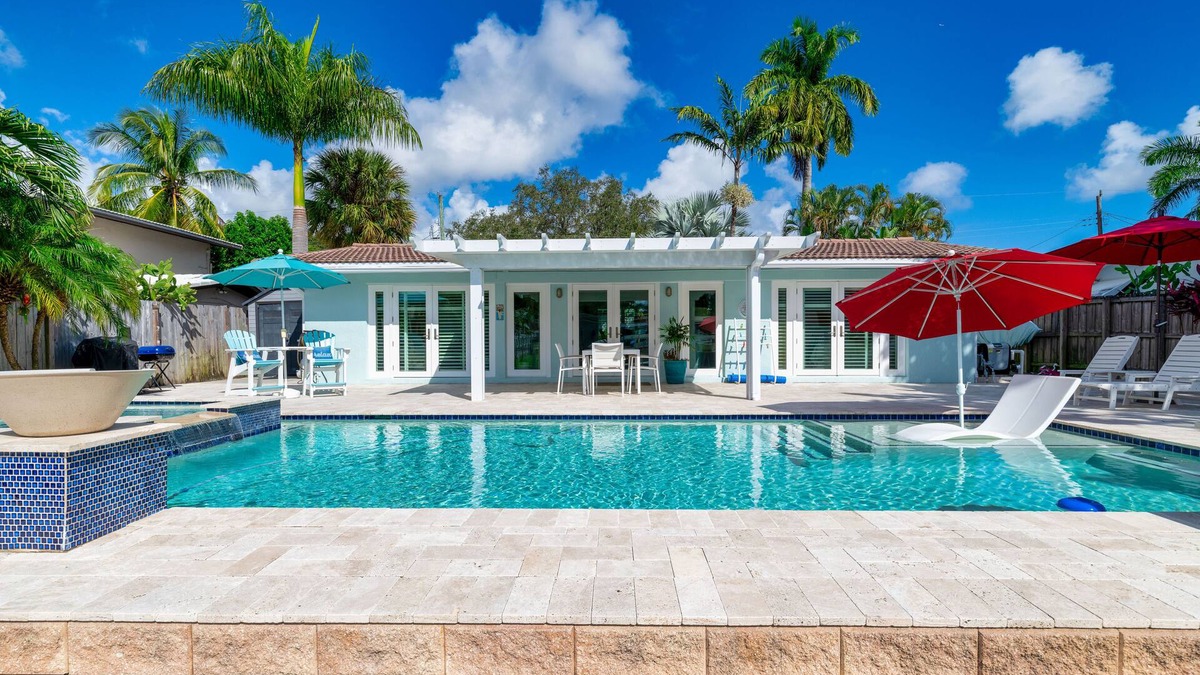 Riverside Park House | Heated Pool/spa + cable TV! Centrally Located.Beach+DWTN FTL+Hard Rock Casino